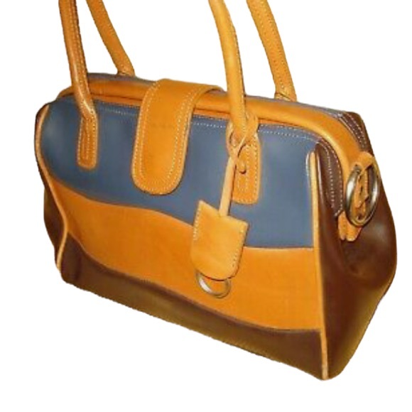 Me Too handbag with key holder, preloved from 1997!, minimum wear & tear $45 - Picture 3 of 11